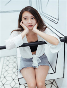 免费性电影/饭桌上张开腿让公看欧美片